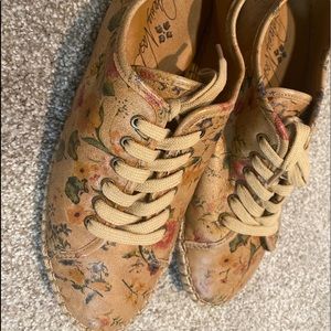 Patricia Nash Floral lace up flats